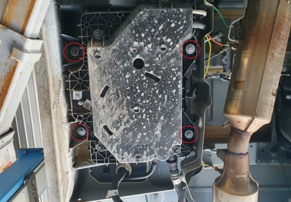 Protetor de aço tanque AdBlue  Renault Master 3  - Model 2