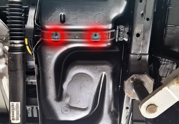 Protetor de aço para o tanque de combustível Toyota Hilux