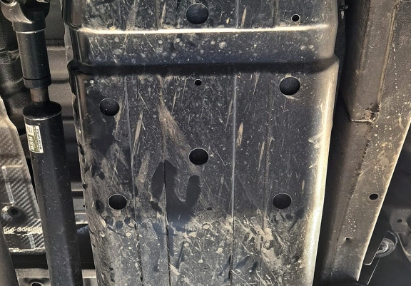 Protetor de aço para o tanque de combustível Ssangyong Rexton